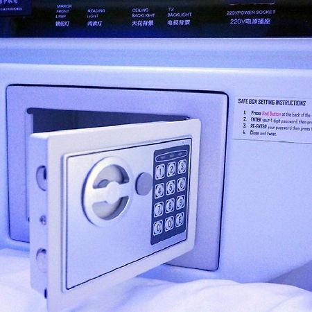 Time Capsule Hotel George Town Bagian luar foto