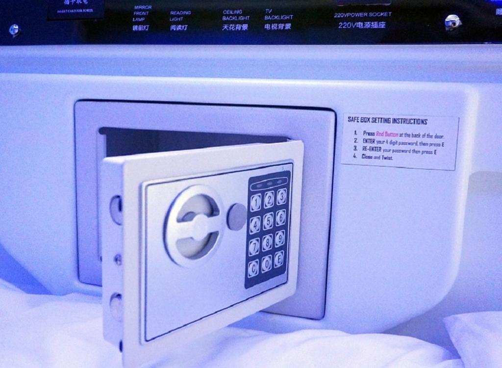 Time Capsule Hotel George Town Bagian luar foto