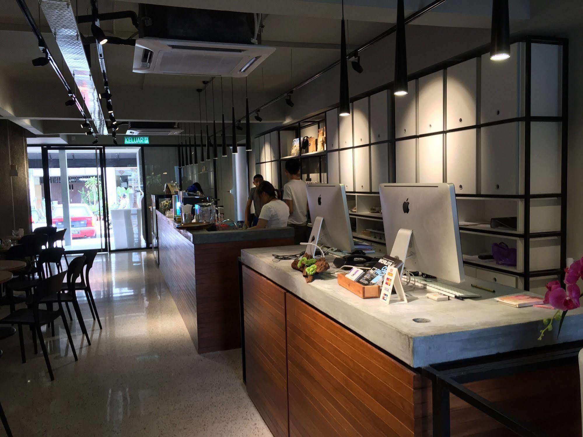 Time Capsule Hotel George Town Bagian luar foto
