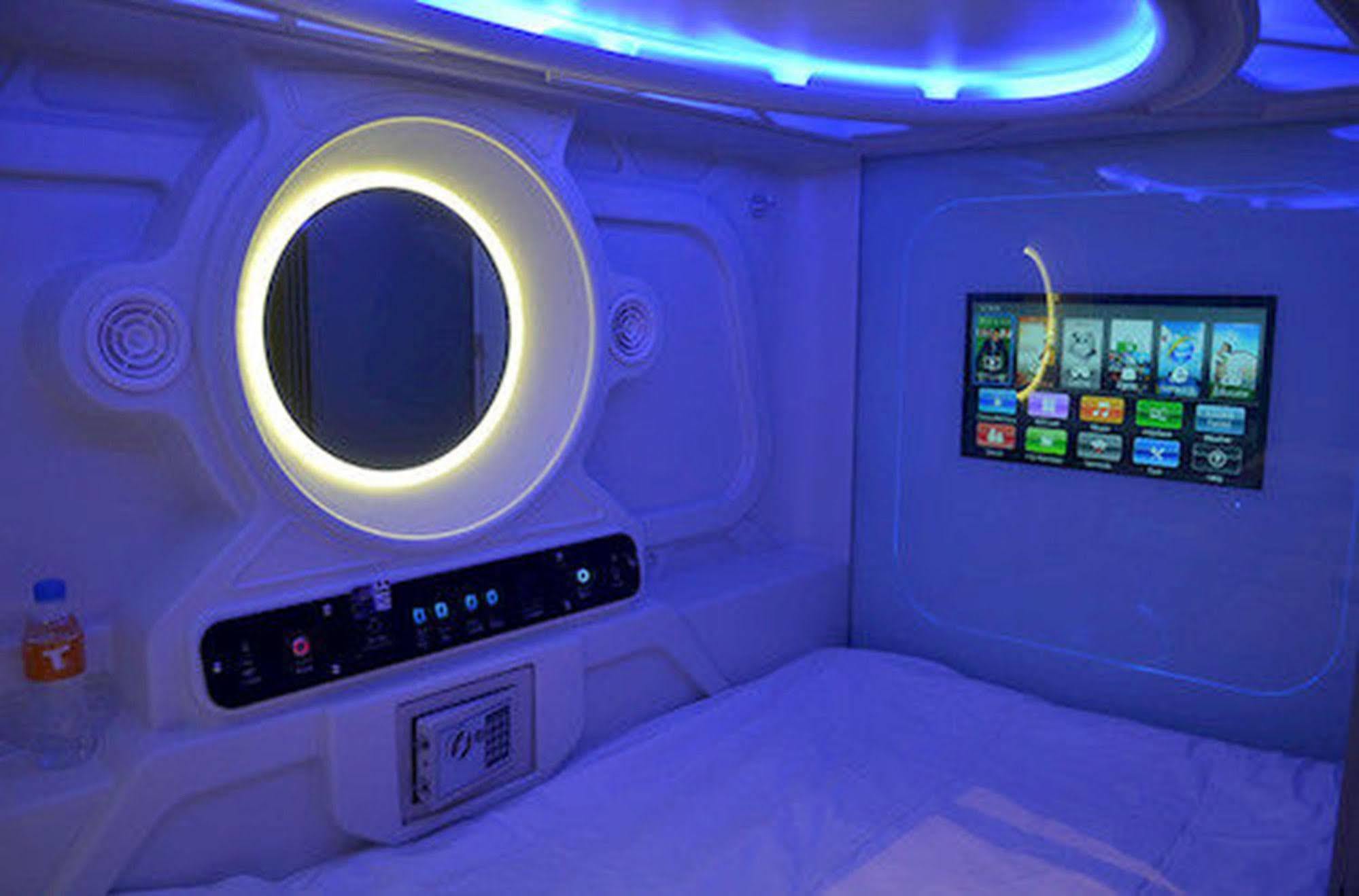 Time Capsule Hotel George Town Bagian luar foto