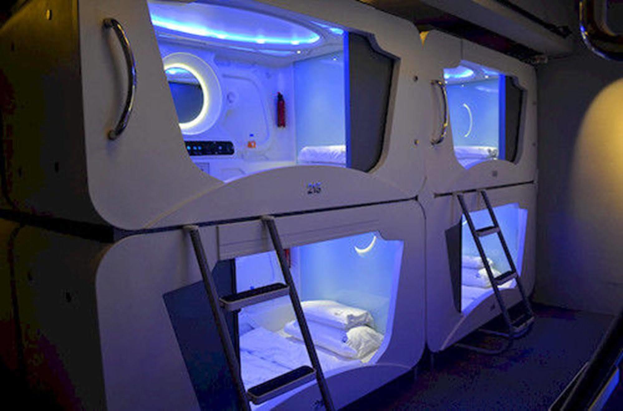 Time Capsule Hotel George Town Bagian luar foto