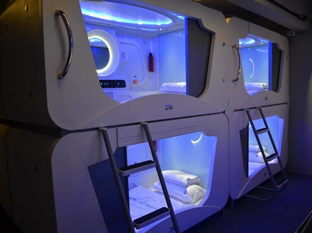Time Capsule Hotel George Town Bagian luar foto